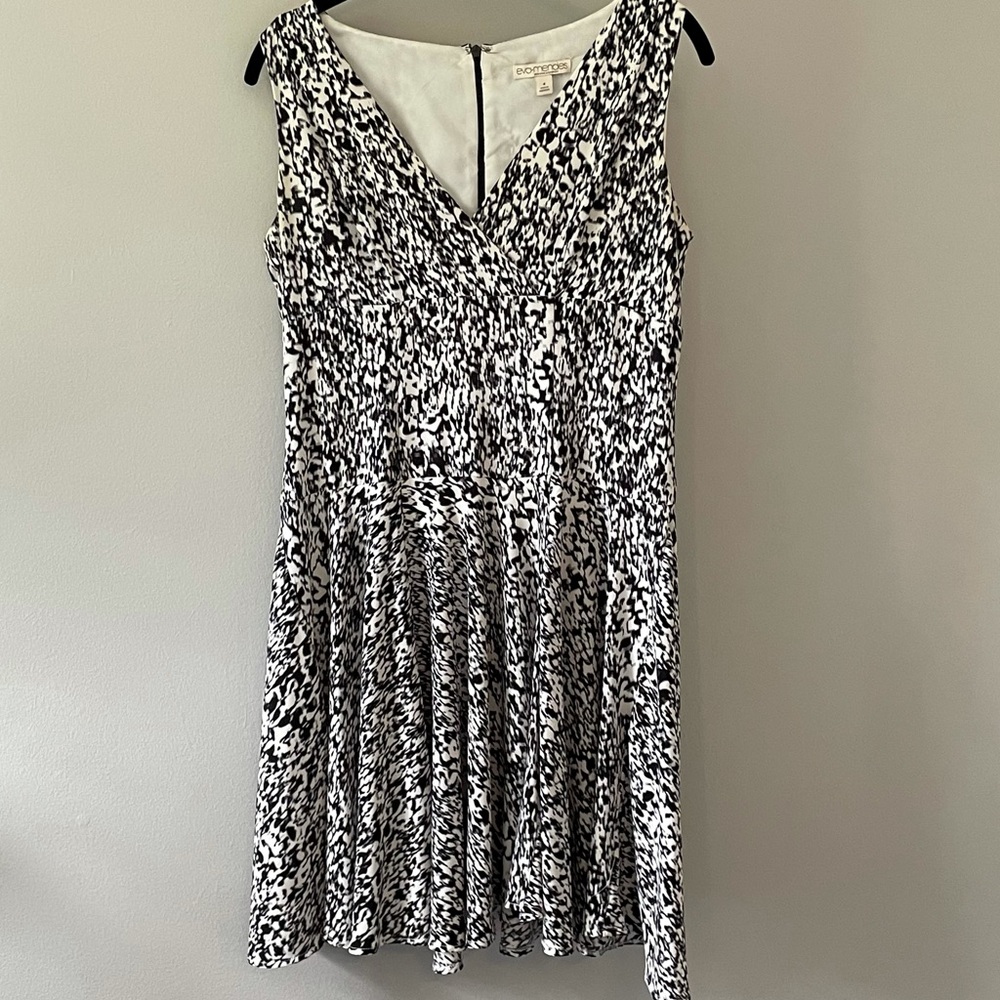 Black and white small Eva Mendes sleeveless dress
